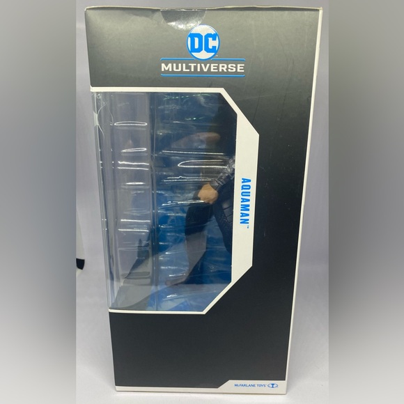 DC Multiverse Aquaman Mega Statue (Stealth Suit) - Picture 2 of 5